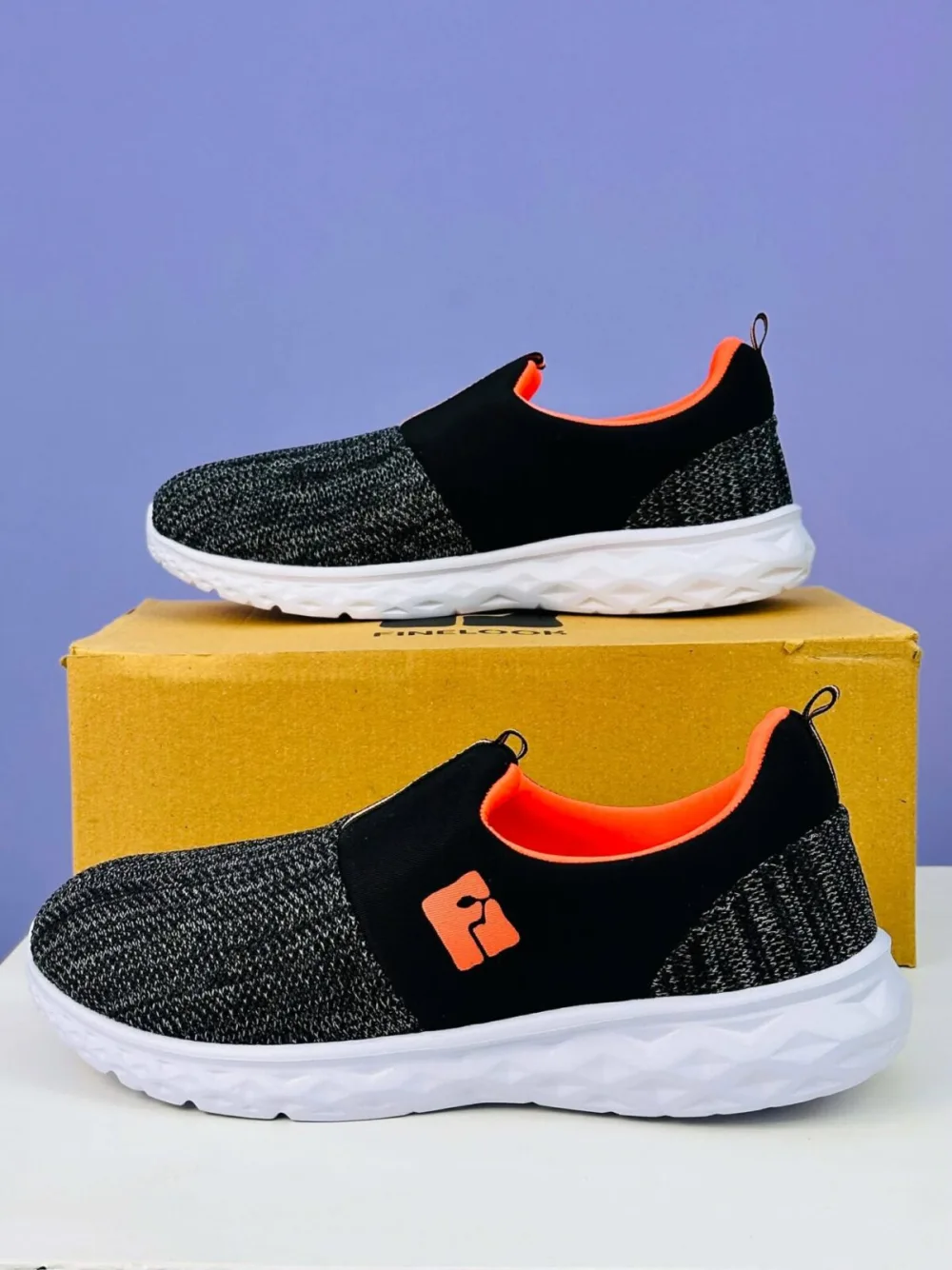 Finelook Lace Free Sneakers | Black Edition